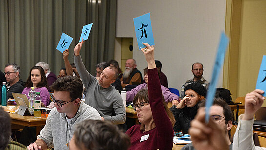 Illustration d'un vote des délégué.e.s- Synode supplémentaire Janvier 2026 @EERV
