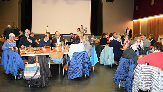 Repas à la salle de l'Aiglon à Aigle Repas à la salle de l'Aiglon à Aigle