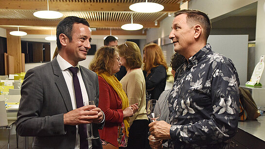 Le conseiller d'Etat Vassilis Venizelos et Pierre Bader, pasteur coordinateur de l'ESU - Temps de remerciements et reconnaissance aux personnes impliqués dans l'accompagnement de la tragédie de Crans-Montana - ©EERV - mars 2026