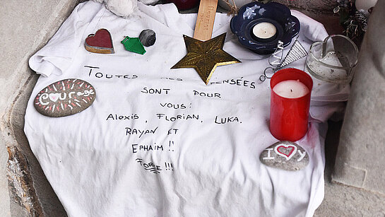 Mémorial devant le temple de Lutry - Temps de remerciements et reconnaissance aux personnes impliqués dans l'accompagnement de la tragédie de Crans-Montana - ©EERV - mars 2026