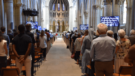 Vue depuis l'entrée de la cathédrale - Culte synodal de consécration et d'agrégation 2023 - ®EERV - Gérard Jaton 