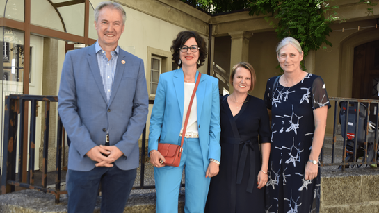 Laurent Miéville Président du Grand Conseil vaudois, Christelle Luisier-Brodard, présidente du Conseil d’État vaudois, Anne Abruzzi, présidente du Conseil synodal de l’EERV, et Sylvie Arnaud, présidente du Synode de l’EERV. 