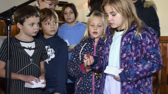 Que faire avec les paquets récoltés ? groupe enfants, paquets cadeaux, culte