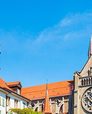 La cathédrale de Lausanne un jour de grand soleil.