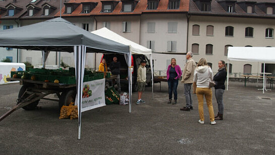 Marché aux légumes et aux fruits à Roche Marché aux légumes et aux fruits à Roche, place du collège