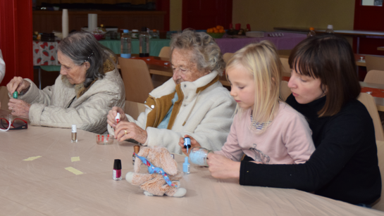 Les aînés participent aussi aux activités avec les plus jeunes