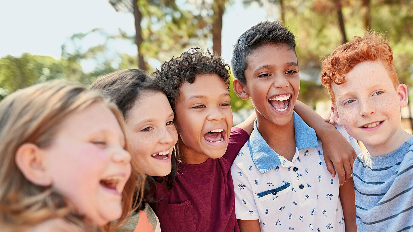 Des enfants sourient à la vie!