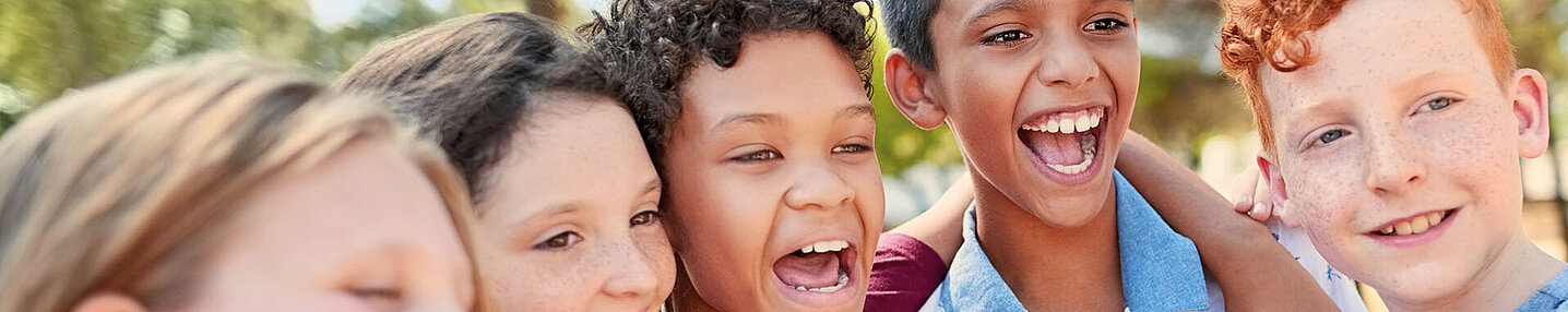Des enfants sourient à la vie!