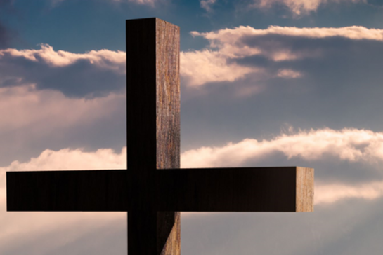 Croix illuminée de soleil