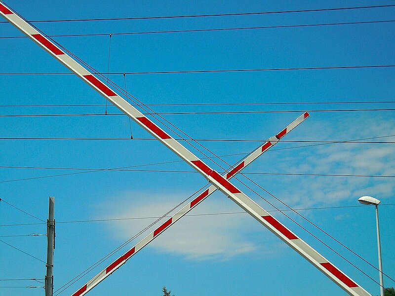 Les barrières du chemine de fer qui forment une croix