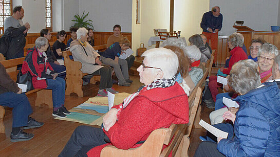 l'assemblée dans l'église