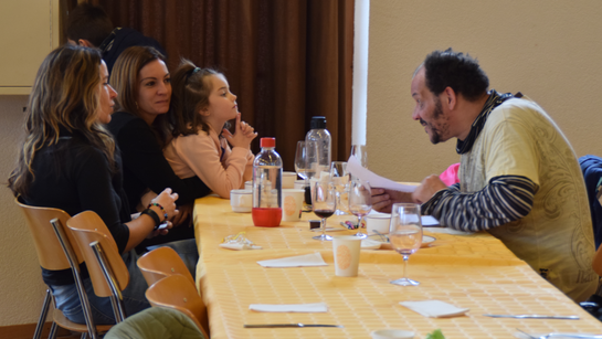 Le diner arrive bientôt, les discussions vont bon train !