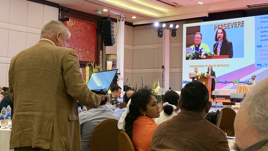 Ateliers, groupes de caucus, échanges et rencontres... la délégation au travail 