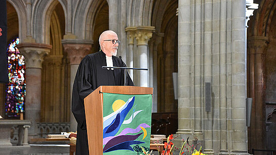 Pasteur JF Ramelet , présidant le Culte synodal 2022 : Cathedrale de Lausanne 