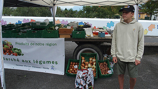 Le stand de Roche tenu par les catéchumènes Le stand de Roche tenu par les catéchumènes