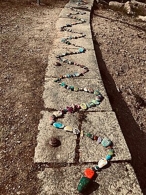 chemin de pierres peintes, photo : Tania Netz