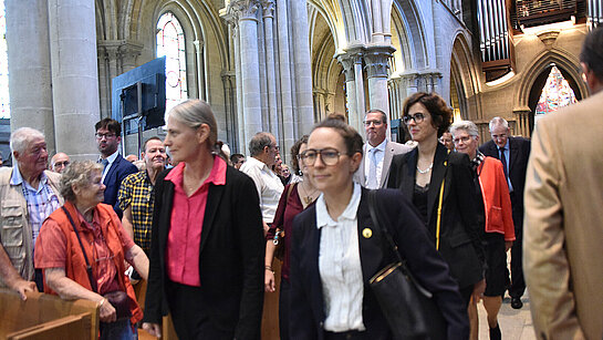 Entrée des personnalités ( Délégation de l'Etat de Vaud et Synode) - Culte synodal 2022 - Journée de l'Eglise réformée vaudoise - Cathédrale de Lausanne 