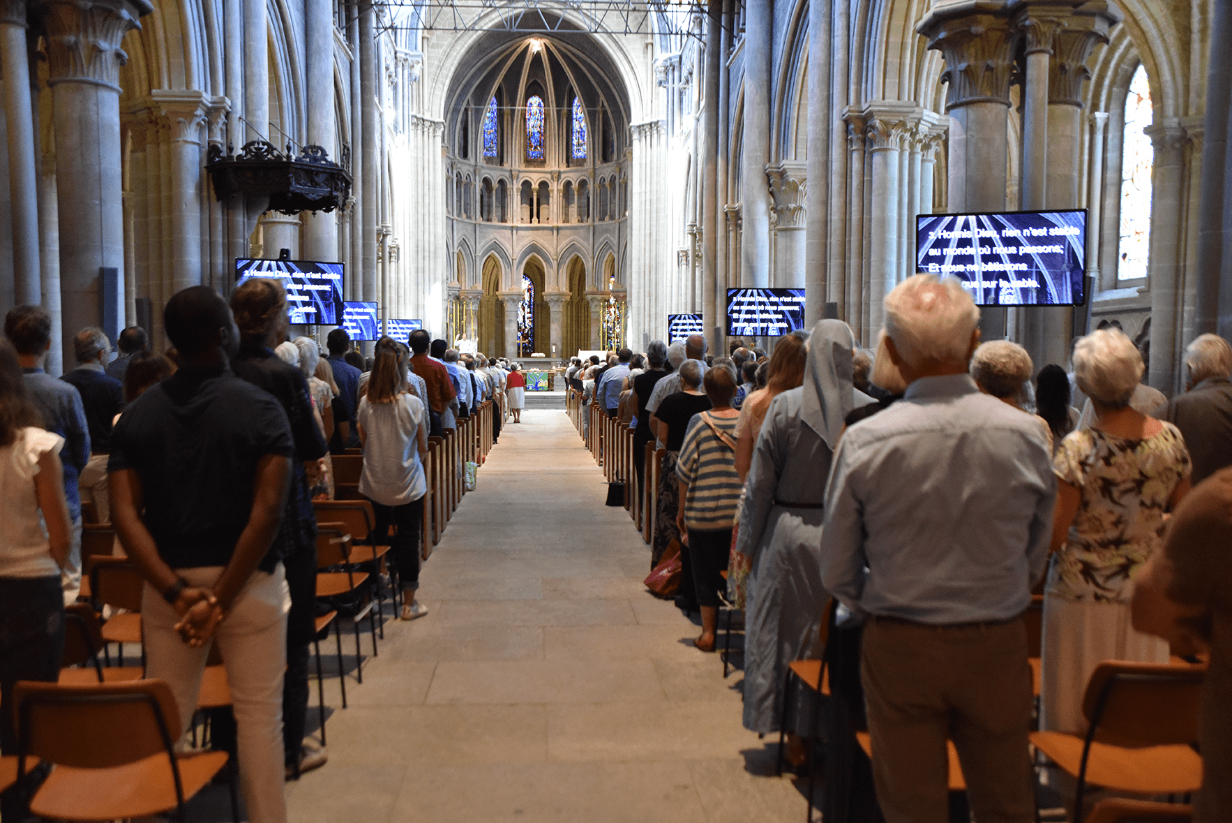 Vue depuis l'entrée de la cathédrale - Culte synodal de consécration et d'agrégation 2023 - ®EERV - Gérard Jaton 
