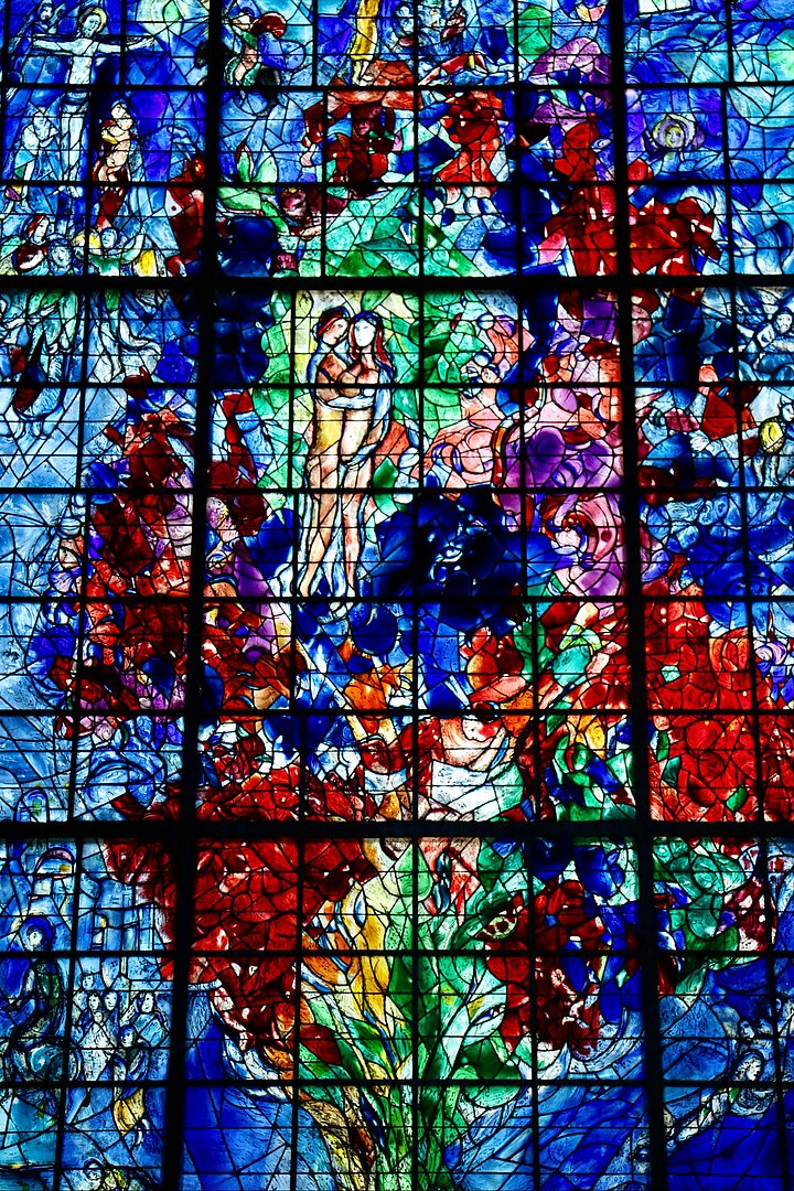Légende photo: Marc Chagall, Vitrail pour la paix, Chapelle des Cordeliers, Sarrebourg @FvB